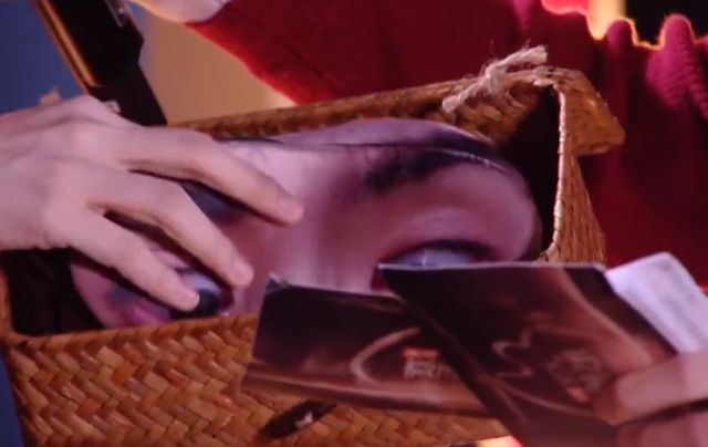 嫌弃微博之夜送礼又添名场面真心礼物太难得凯发K8旗舰店APP送自己眼罩被208(图2) 嫌弃微博之夜送礼又添名场面真心礼物太难得凯发K8旗舰店APP送自己眼罩被208(图2)